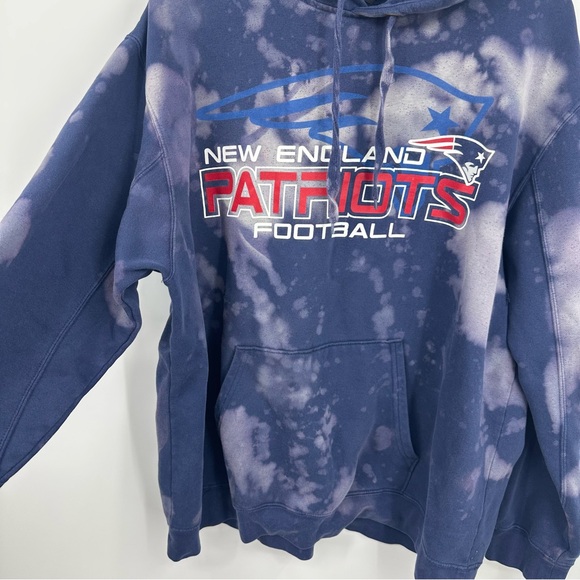 New England Patriots Custom Bleach Splatter Hoodie Size Large Upcycled Sports - Picture 3 of 6
